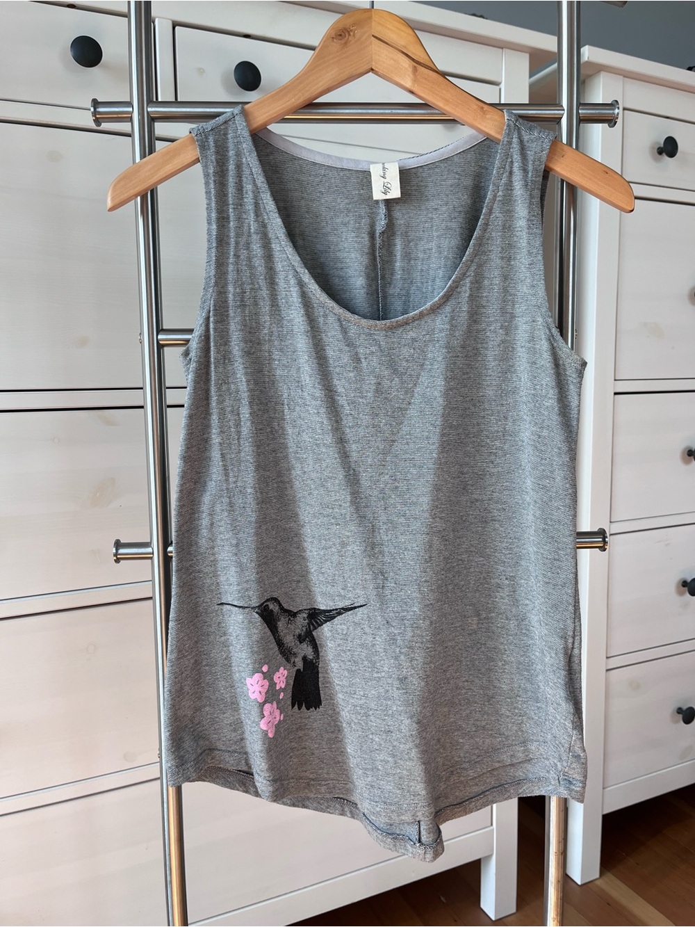 Smoking Lily Women's Grey Tank Top with Hummingbird Graphic